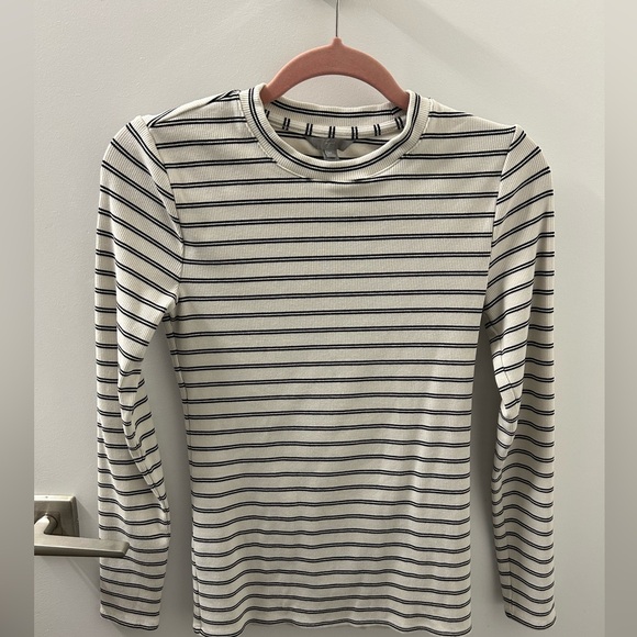 THYME MATERNITY
 Long Sleeve top - Picture 4 of 6